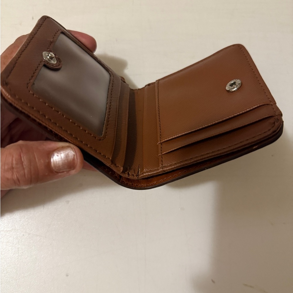 Fossil small Brown Leather Men's Wallet in good conditions